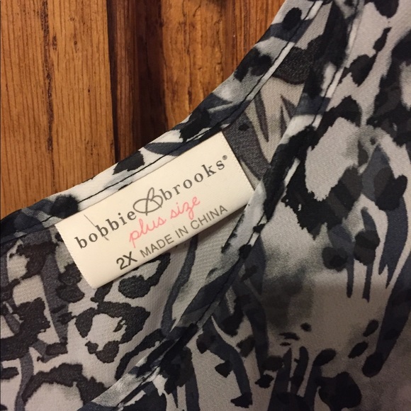 Cute summery Bobbie Brooks blouse - Picture 2 of 4